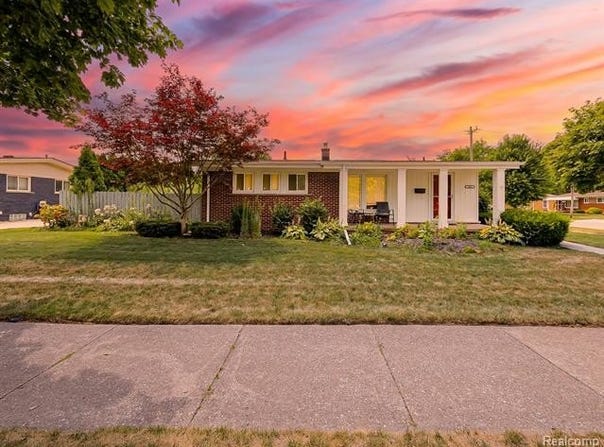 2681 Emeline Street, Trenton, MI 48183