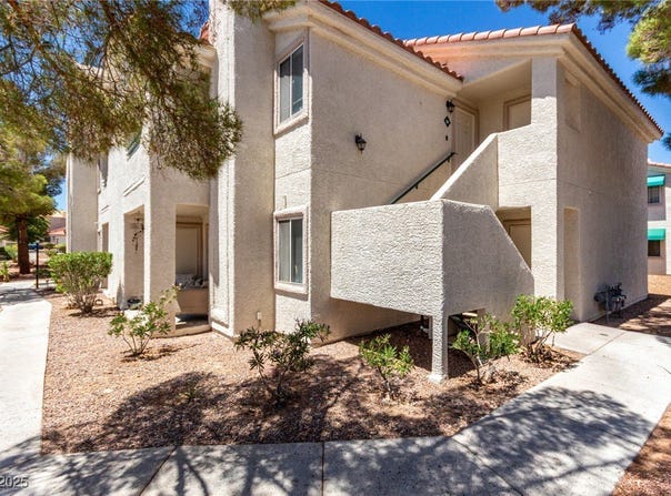 7904 Fossil Creek Lane, Las Vegas, NV 89145
