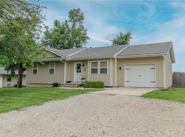 604 Lake Road, Garden City, MO 64747