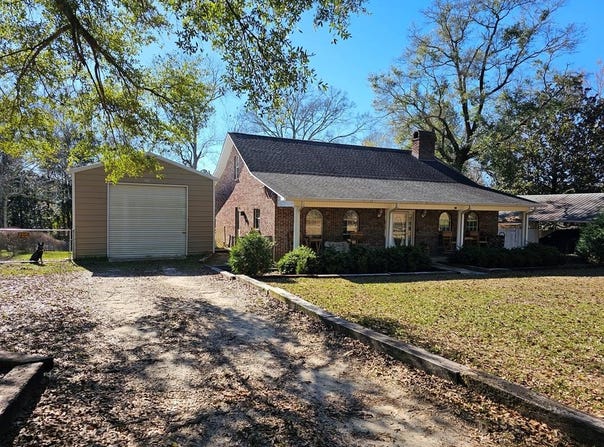 1738 Walton Ave, Wiggins, MS 39577
