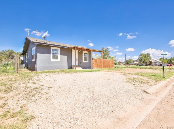 805 S 4th Street, Slaton, TX 79364