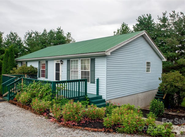 3372 Summer Road, Hendersonville, NC 28792