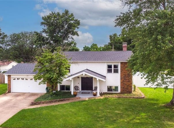 366 Sorrento Drive, Ballwin, MO 63021