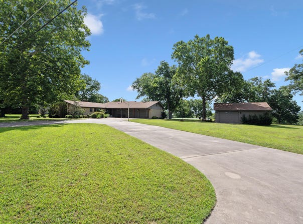 1561 E Country Club Drive, Vinita, OK 74301