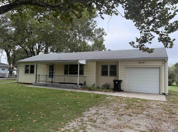 3919 NW Rochester RD, Topeka, KS 66617