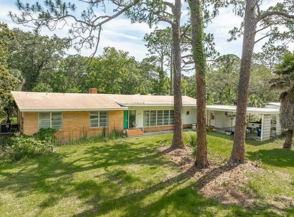 23 Adams St, Apalachicola, FL 32320