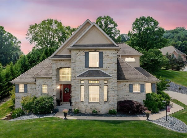 10601 Sophia Ct, Irwin, PA 15642