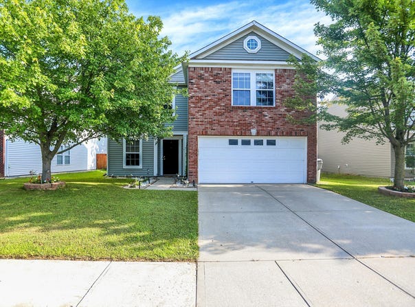 2932 Hearthside Drive, Greenwood, IN 46143