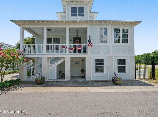 110 State Street, Bay Saint Louis, MS 39520
