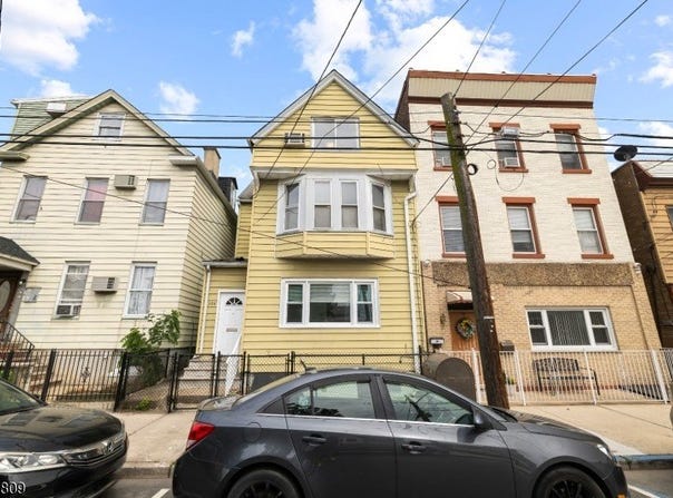 126 Grant Ave, Harrison Town, NJ 07029-2542