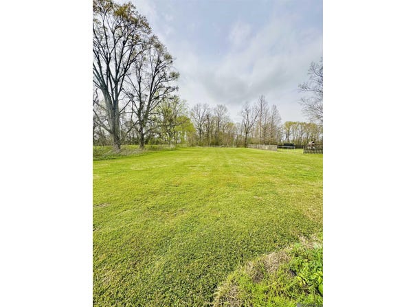 122 Meadow Ln, Oscar, LA 70762