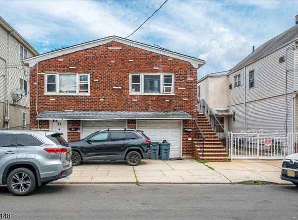 31 Bank St, Elizabeth City, NJ 07201-2703