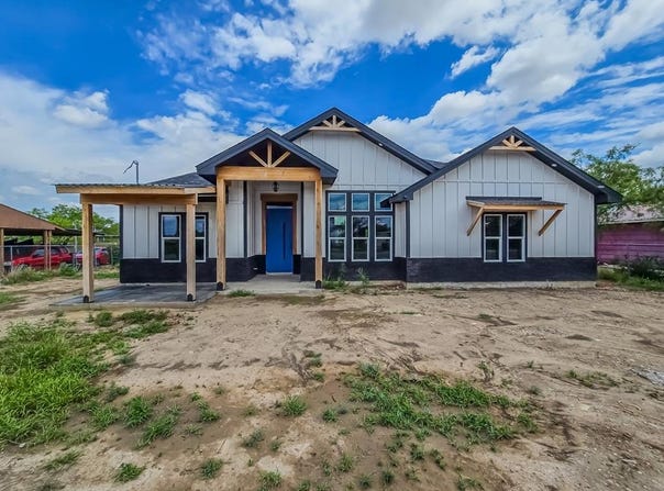 381 Ruelas Drive, Eagle Pass, TX 78852