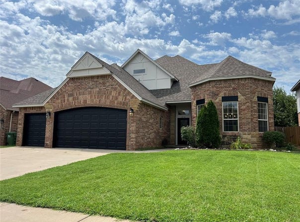 1016 Erinova Drive, Yukon, OK 73099