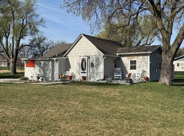 904 Ingalls St, Downs, KS 67437