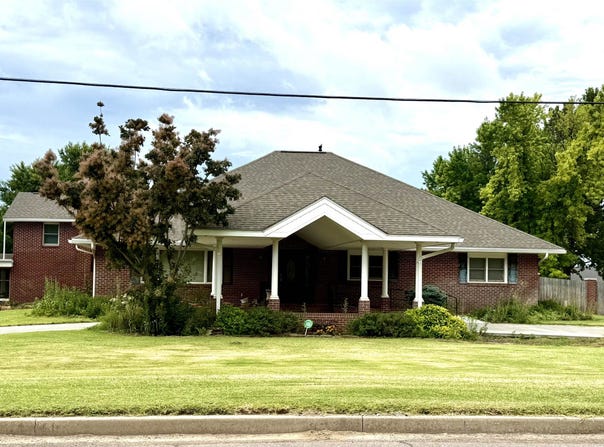 516 SW 6th, Mooreland, OK 73852