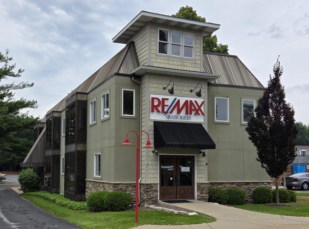 1014 S Beacon Boulevard, Grand Haven, MI 49417