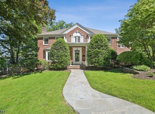 77 Dale Dr, Summit City, NJ 07901-3104