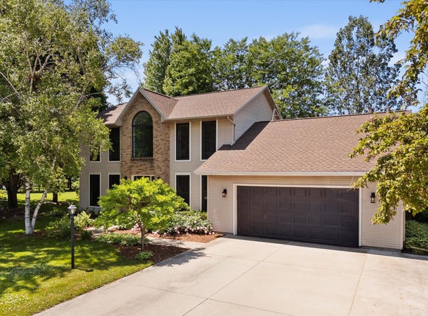 3912 Pineview Ct, Sheboygan, WI 53083