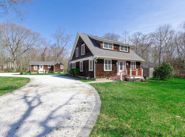 572 Montauk Highway, Westhampton Beach, NY 11978