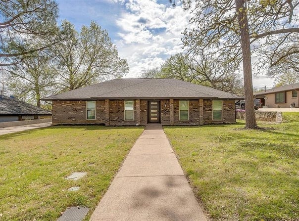 116 NE Rosamond Street, Burleson, TX 76028