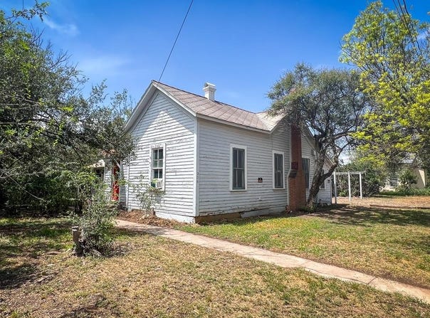 206 W Ave B, Alpine, TX 79830