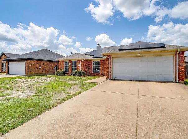 953 Mesa Vista Drive, Crowley, TX 76036