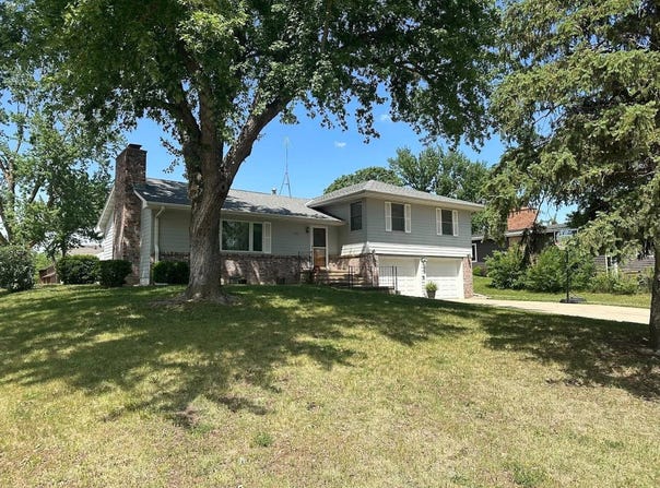 1110 Olive Ave., Hebron, NE 68370