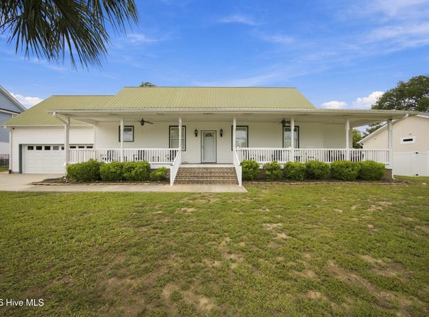 321 NE 60th Street, Oak Island, NC 28465
