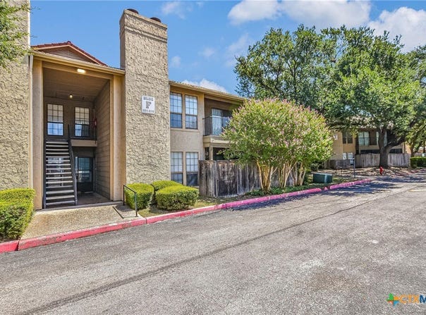 1202 Thorpe Lane, San Marcos, TX 78666