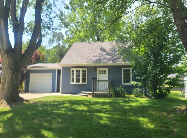 707 E 27th Street S, Newton, IA 50208