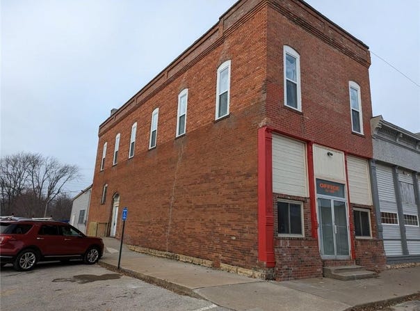 221 Main APT A Street, Garden City, MO 64747