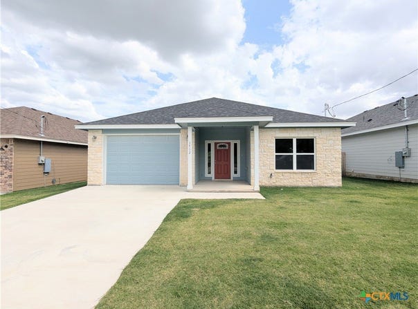 1712 E Avenue G, Lampasas, TX 76550