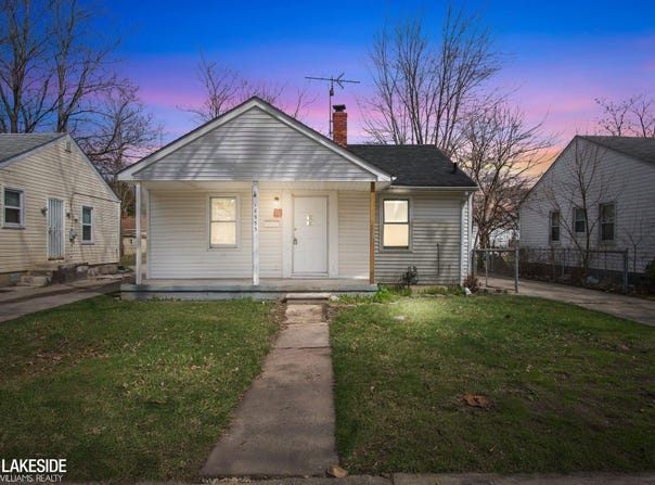 18933 Kingsville, Harper Woods, MI 48225