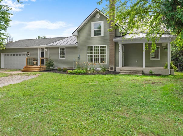 3190 W Bacon Road, Hillsdale, MI 49242