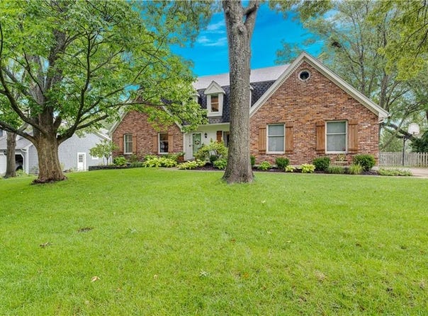 11915 CHEROKEE Lane, Leawood, KS 66209