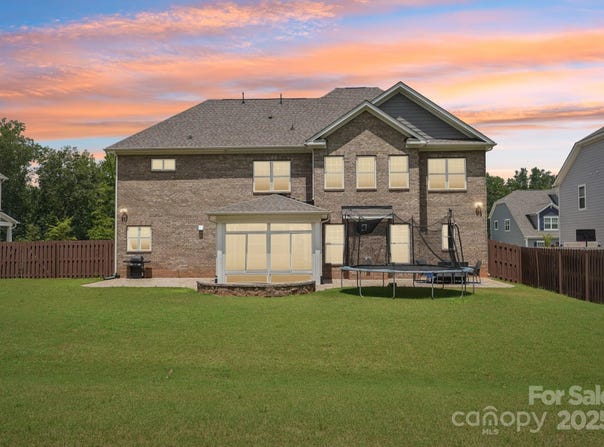 809 Brown Creek Drive, Matthews, NC 28104
