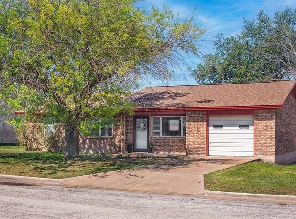 2006 S High Street, Brady, TX 76825