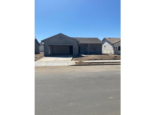 1145 S Ohio Place E, Porterville, CA 93257