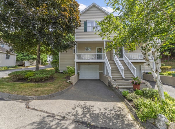 5 Copper Creek Circle, Newtown, CT 06470