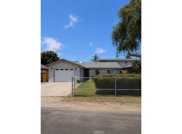 2285 La Verne, Oceano, CA 93445