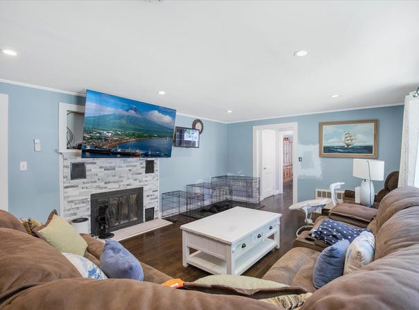 160 Lincoln Road, Hyannis, MA 02601