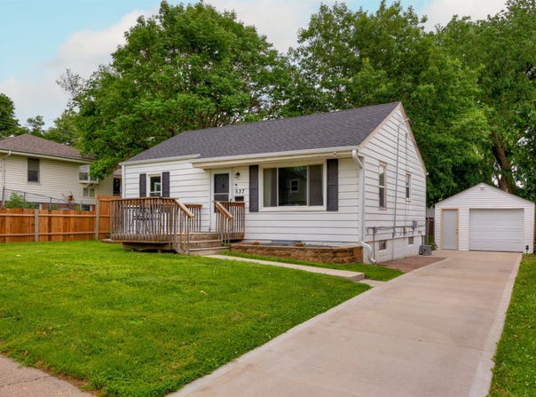 537 11th Street, West Des Moines, IA 50265