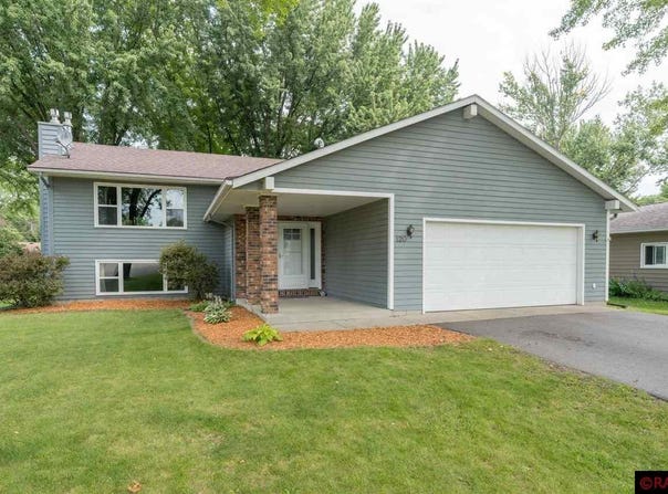 120 Mary Circle, North Mankato, MN 56003
