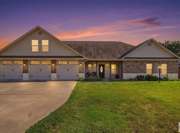 355 Patriot Way, Liberty Eylau, TX 75501