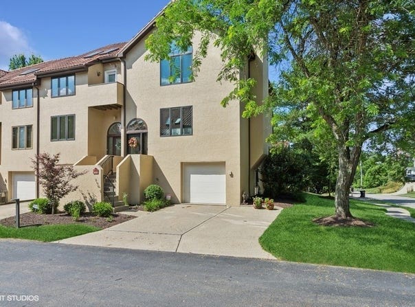 9810 THREE DEGREE RD, McCandless, PA 15101