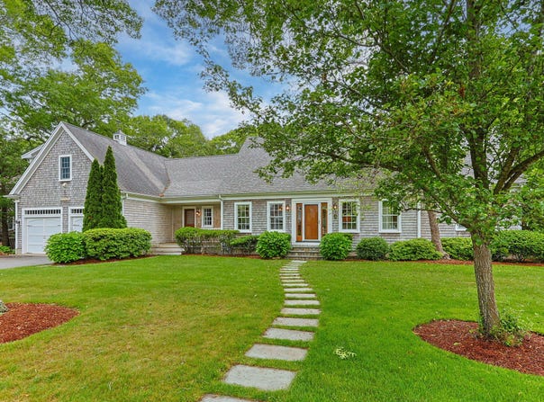 19 Angus Way, Centerville, MA 02632