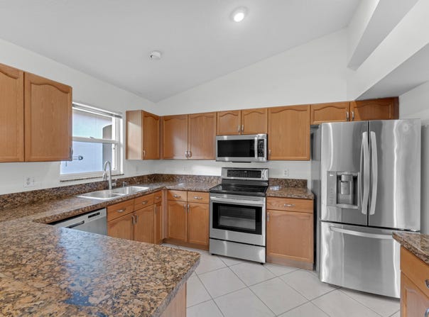 2705 Pointe Circle, Greenacres, FL 33413