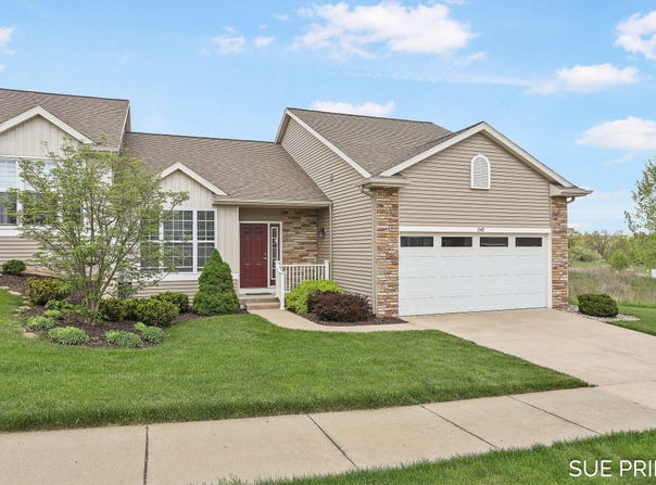 1549 Center Hill Road SE, Lowell, MI 49331