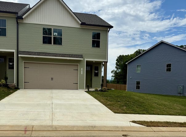 1811 Bennett Village Drive, Maryville, TN 37804